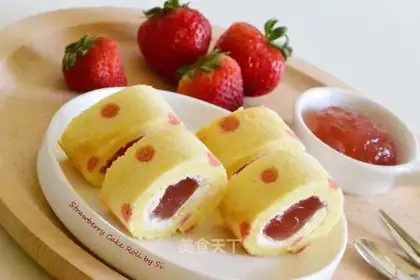 Strawberry roll