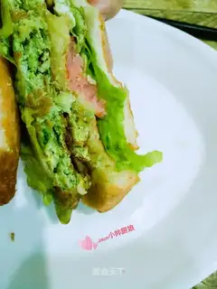 Spinach omelet sandwich
