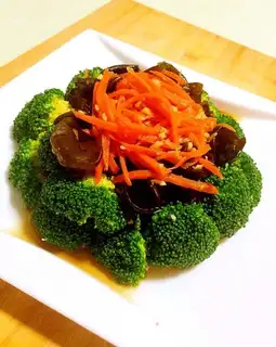 ♪ A cold broccoli ♪
