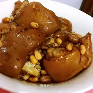 Soybean peanut pig's feet