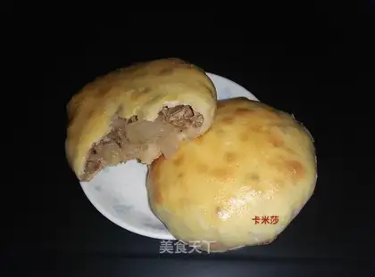 Black pepper beef onion pie