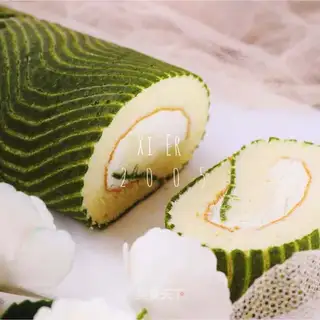 Waves rubbing tea cake rolls