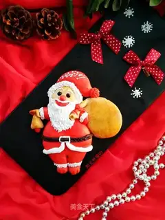 Santa's frosting cookies