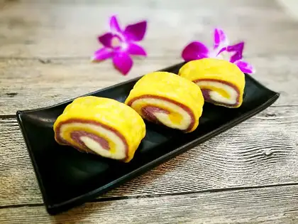Three-coloured buns