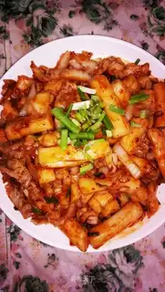 Hot fried rice cake