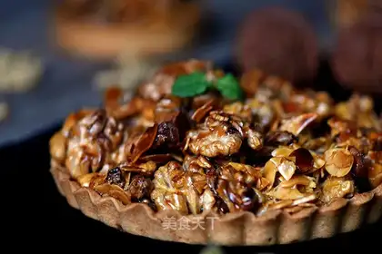 Caramel walnut pie