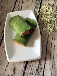 Spinach sauce and vegetable burrito