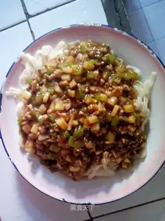 Pepper potato mushroom saloon noodles