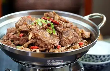 Red soup scorpion hotpot