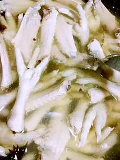 ♪ Pie-poo-poo-poo ♪