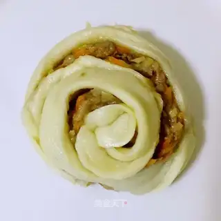 Beef carrots, rose buns