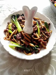 Crab mushrooms and roast beef