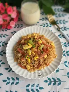 Egg and ham noodles