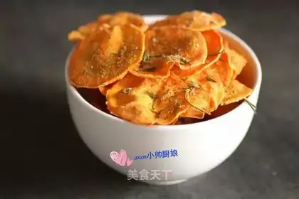 Homemade fruit and fruit chips