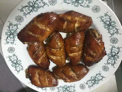 Honey-cooked chicken wings