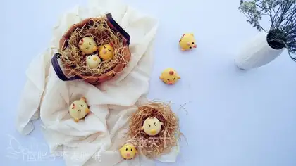 ♪ A scrumptious little chicken ♪