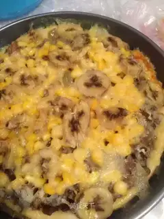 Beef and fruit pizza