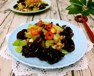 Celery peanuts with black wood