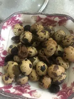 Frozen tea quail eggs