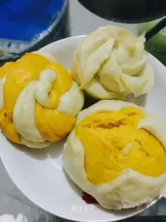 Pumpkin double-coloured buns