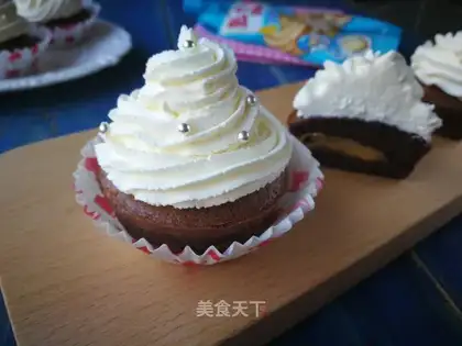 Sweet chocolate cream cake