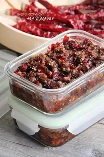 Meat and pepper sauce