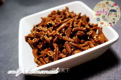 Spicy duck intestines