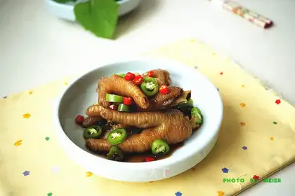 Sour chicken claws