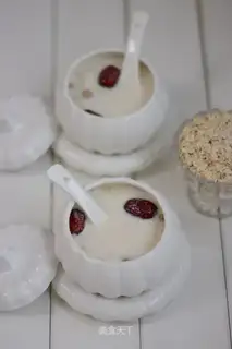 Oatmeal milk and peanuts