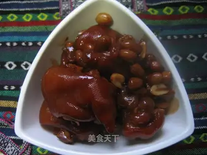 Peanut pork knuckles