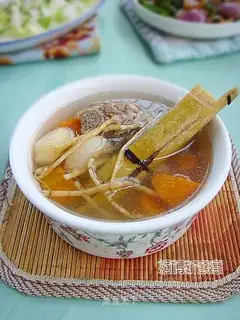 Bamboo sugarcane, grass root and carrot soup