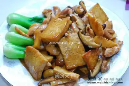 Braised tofu with mushrooms