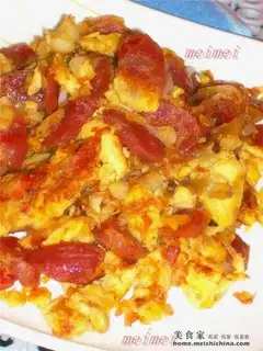Scrambled eggs with onion and sausage