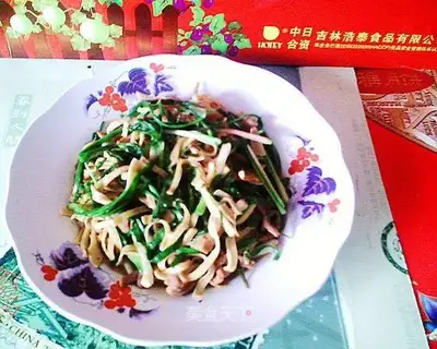stir-fried thousands of slices of shredded pork
