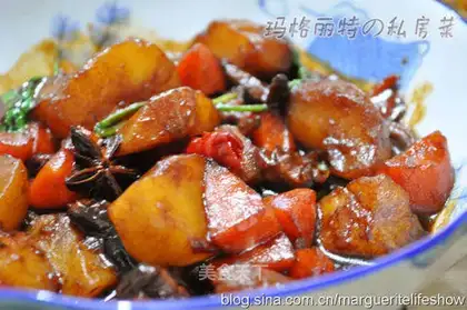 Braised potato fried rice with tomato sauce