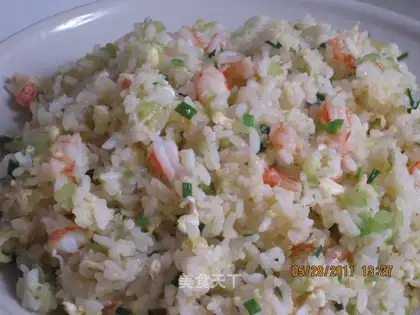Fried rice with shrimp and egg