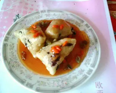 Zongzi with tomato sauce