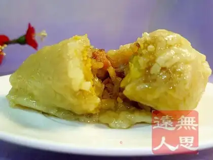 Egg yolk pork dumplings