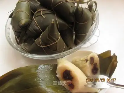 Mung bean candied jujube rice dumplings