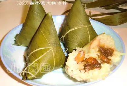 Sweet dates, peanut and glutinous rice dumplings