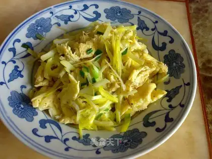 Garlic sprouts and eggs