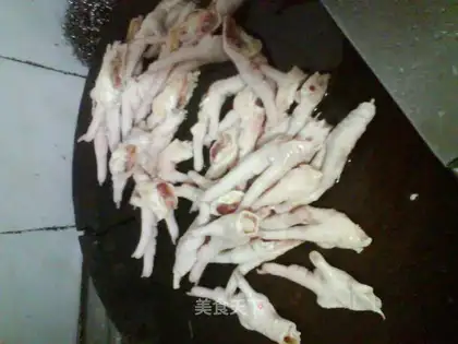 Spicy chicken feet
