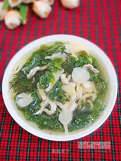Kale and mushroom soup