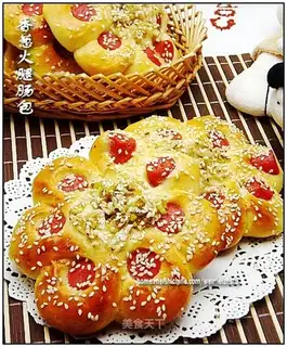 Shallots ham sausage bread