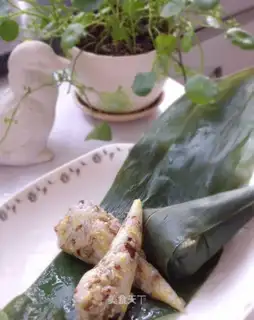 Honey beans and five grains rice dumplings