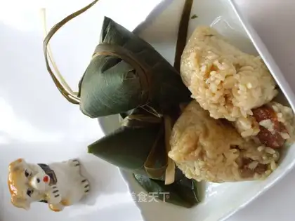 Meat-flavored glutinous rice dumplings