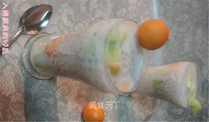 Seasonal fruit sago dew