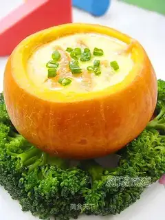 Shrimp and silver fish and golden melon cup