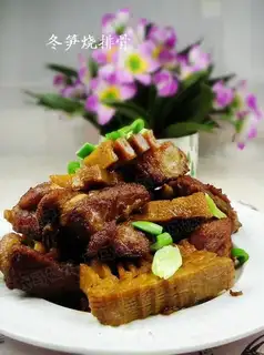 Braised pork ribs with winter bamboo shoots