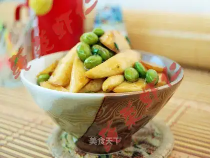 stir-fried edamame seeds with rice bamboo